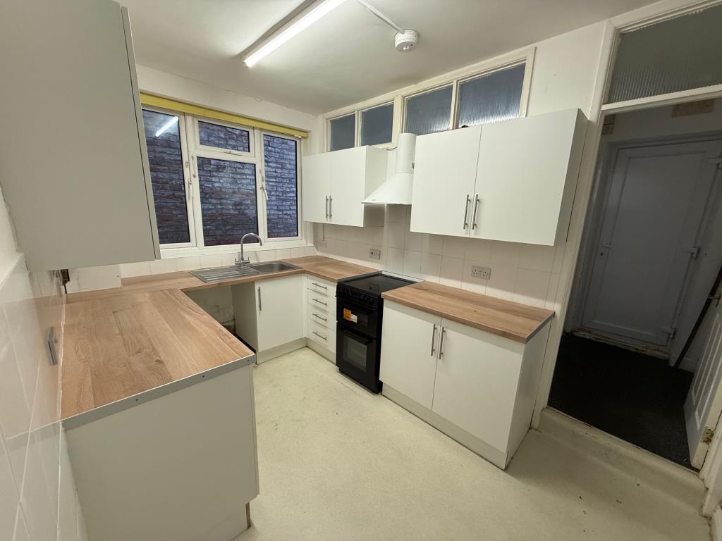 Lot: 137 - HOUSE FOR IMPROVEMENT - Communal kitchen